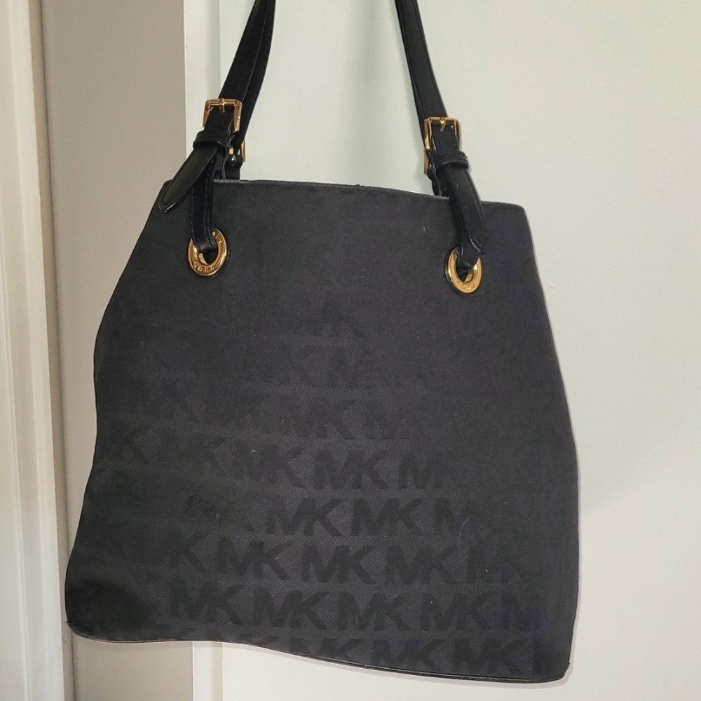 Black Michael Kors bag